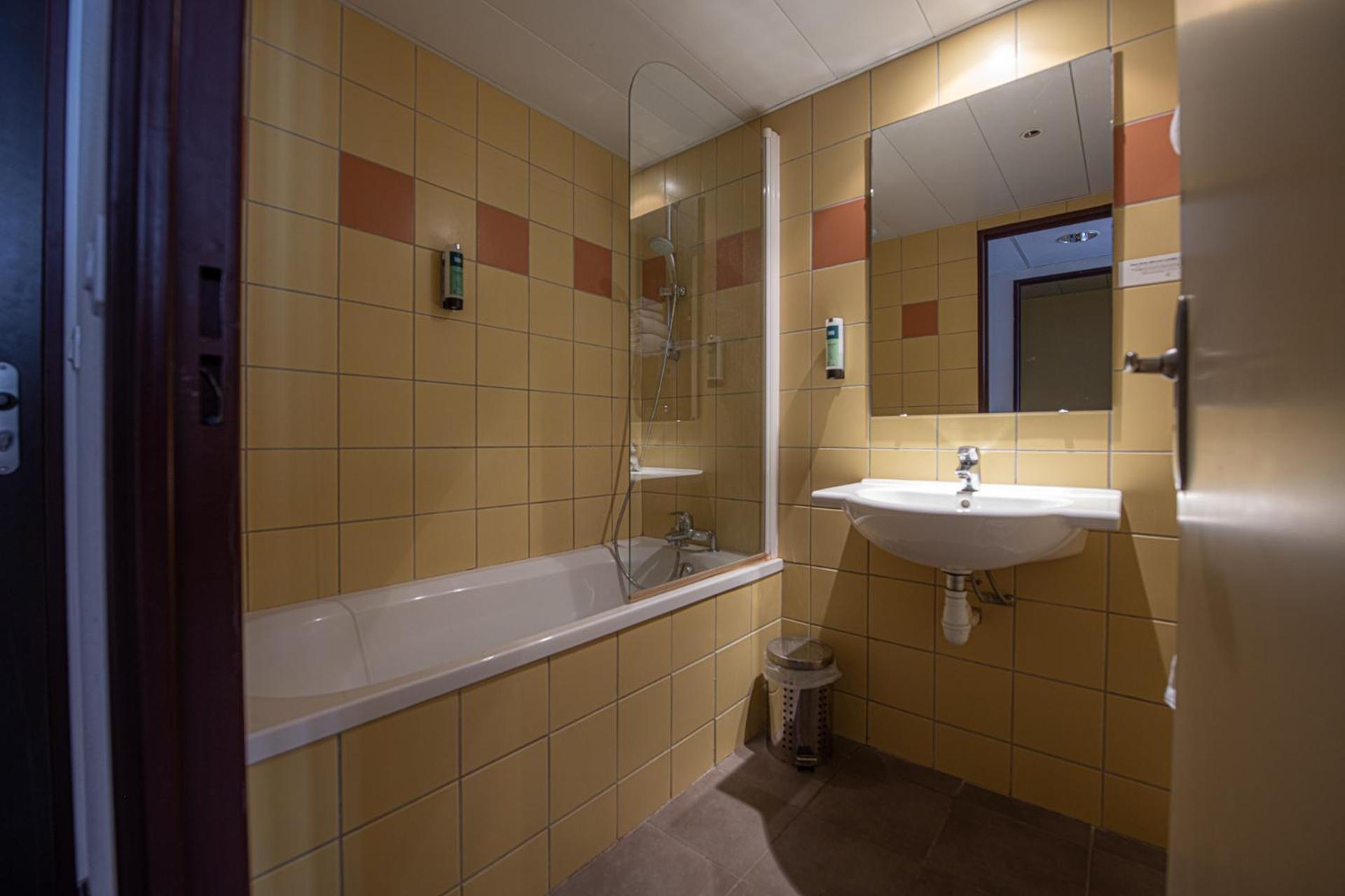 Logis Hotel Le Commerce Navarrenx Εξωτερικό φωτογραφία